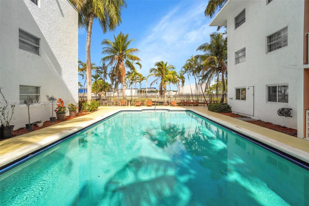 4335 NW South Tamiami Canal Dr , Unit 304, Miami, FL 33126 Photo