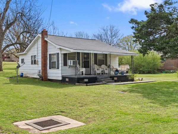 91 Pinhook Rd, Moulton, AL