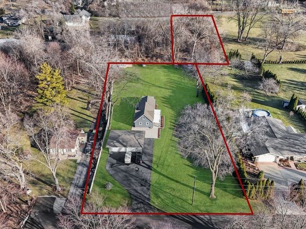 6N221 Virginia Road, Roselle, IL 60172