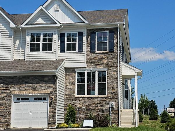 625 FOUNTAIN VIEW CIRCLE, ALLENTOWN, PA 18104