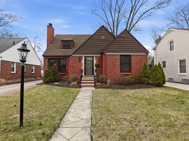 10814 Elgin Avenue, Huntington Woods, MI 48070