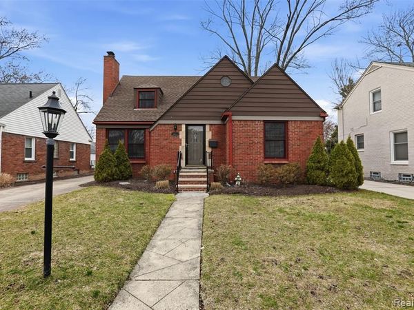 10814 Elgin Avenue, Huntington Woods, MI 48070