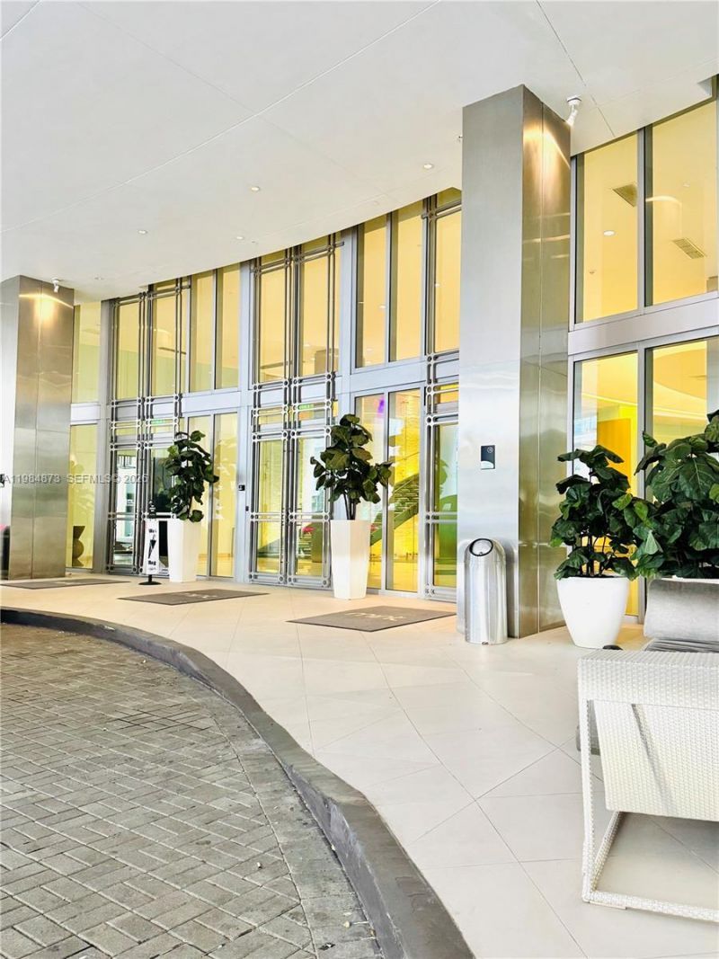 92 SW 3rd St , Unit 2112, Miami, FL 33130 Photo