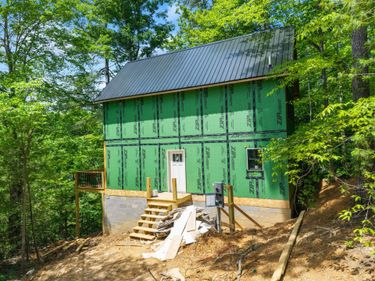 57 Middle Ridge Road, Campton, KY 41301