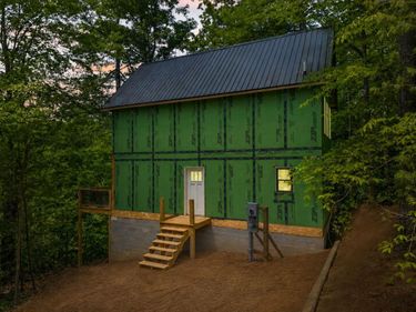 57 Middle Ridge Road, Campton, KY 41301