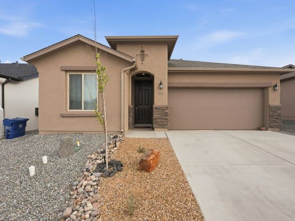 215 Needle Avenue SW, Los Lunas, NM 87031