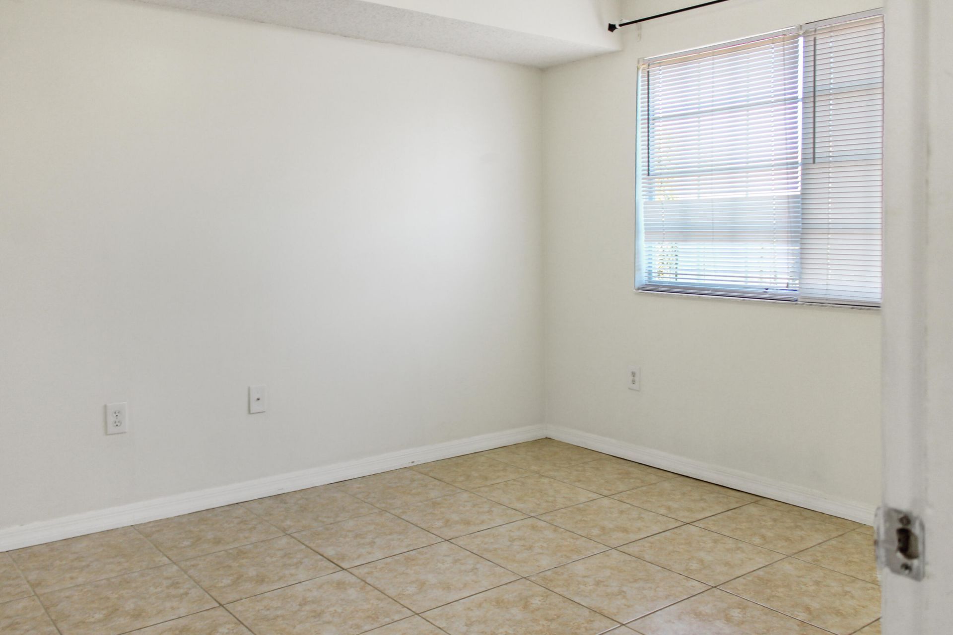 5065 Wiles Road, Unit 307, Coconut Creek, FL 33073 Photo