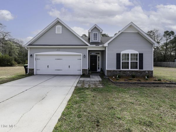 604 Mayapple Lane, Hubert, NC 28539