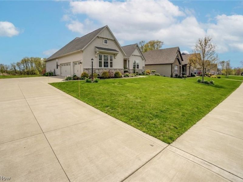 2848 Galway Drive, Brunswick Hills, OH 44212 Photo 4