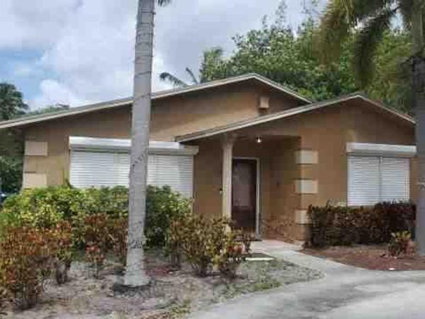 195 NW 14th Way, Dania Beach, FL 33004