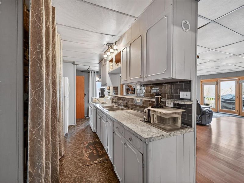 960 W Shore Boulevard, Put in Bay, OH 43456 Photo 11