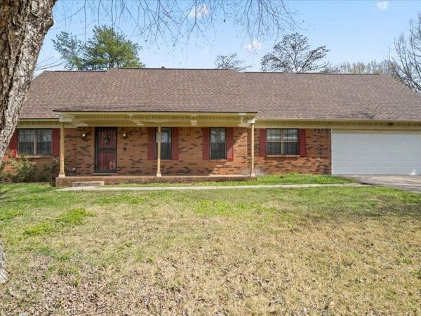 676 HERMITAGE TRAIL DR, Collierville, TN 38017