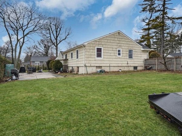 4 Roosevelt Street, Brentwood, NY 11717