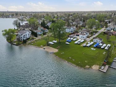 1628 Beechmont Street, Keego Harbor, MI 48320