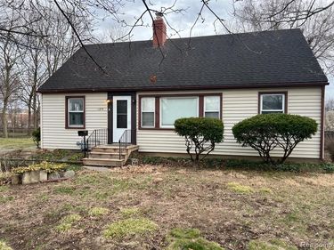 1275 University Avenue, Adrian, MI 49221