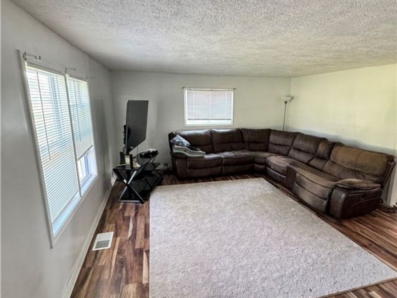 5696 Columbia Drive, Bedford Heights, OH 44146 Photo 2