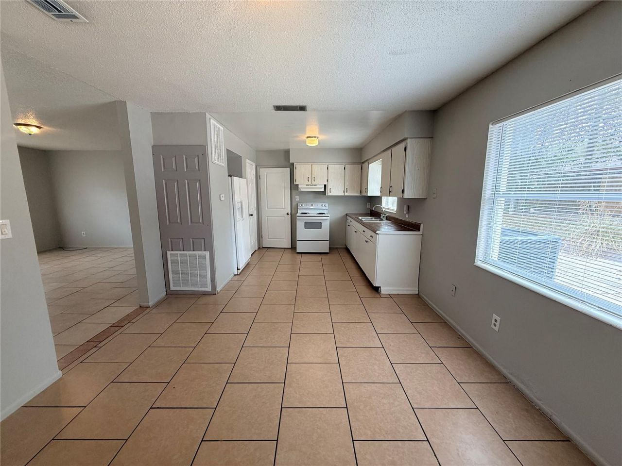 614 Larry Drive , Deland, FL 32724 Photo