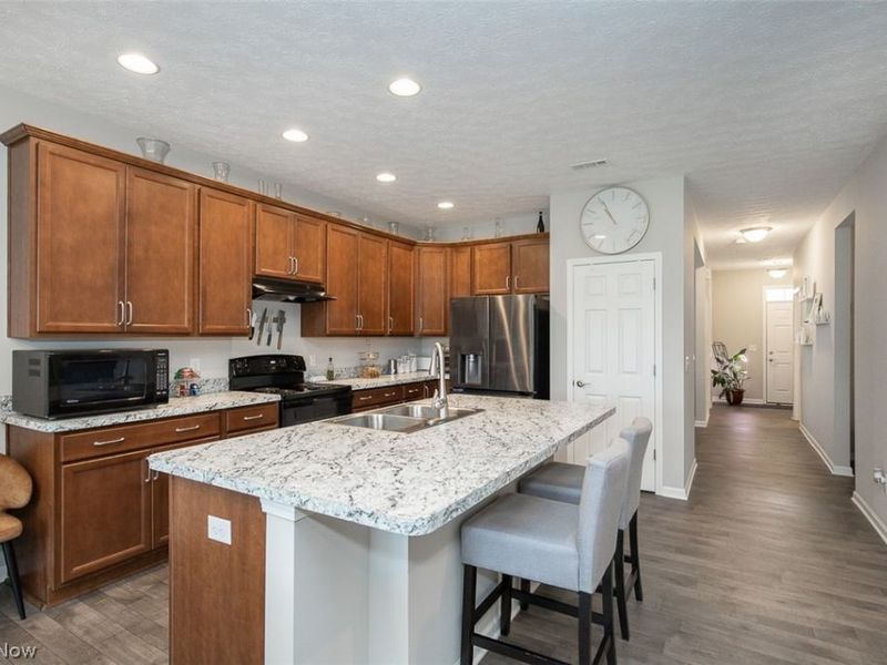 701 Cedar Crest Drive, Elyria, OH 44035 Photo 3