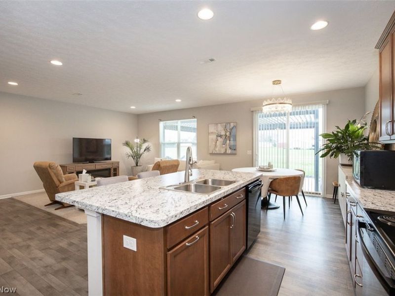 701 Cedar Crest Drive, Elyria, OH 44035 Photo 5