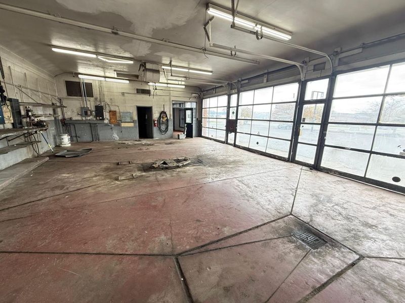 6050 E Livingston Avenue, Columbus, OH 43232 Photo 2