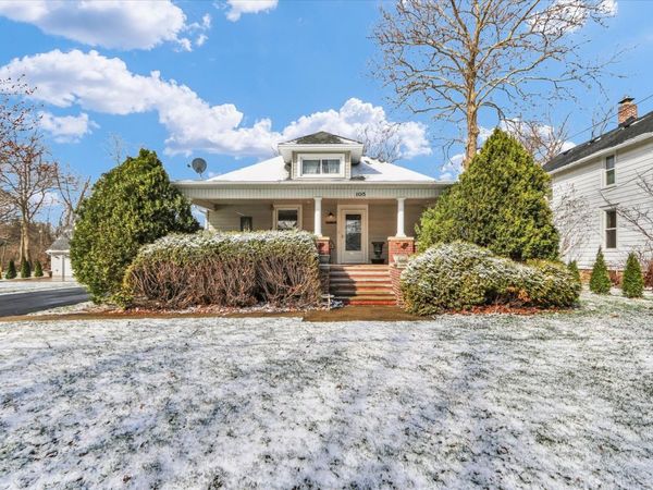 105 S Division Street, Mahomet, IL 61853