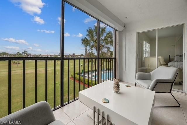 37 High Point Cir E, Unit 307, Naples, FL 34103 Photo