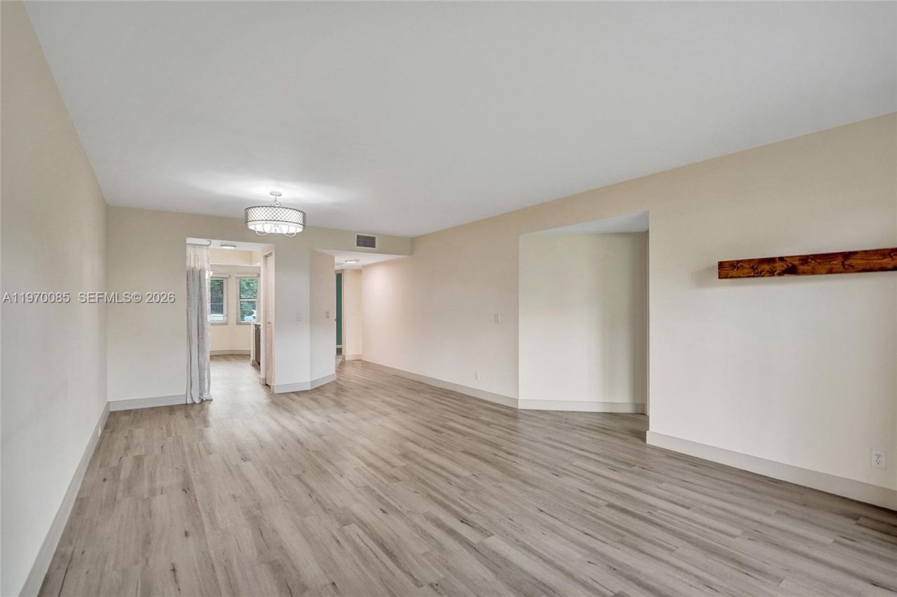 12750 SW 4th Ct, Unit 111J, Pembroke Pines, FL 33027 Photo