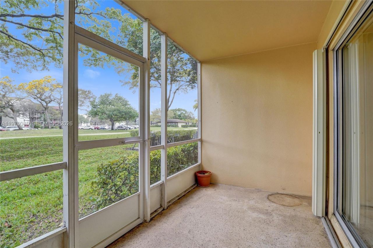 12750 SW 4th Ct, Unit 111J, Pembroke Pines, FL 33027 Photo