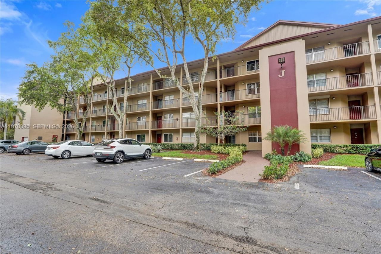 12750 SW 4th Ct, Unit 111J, Pembroke Pines, FL 33027 Photo