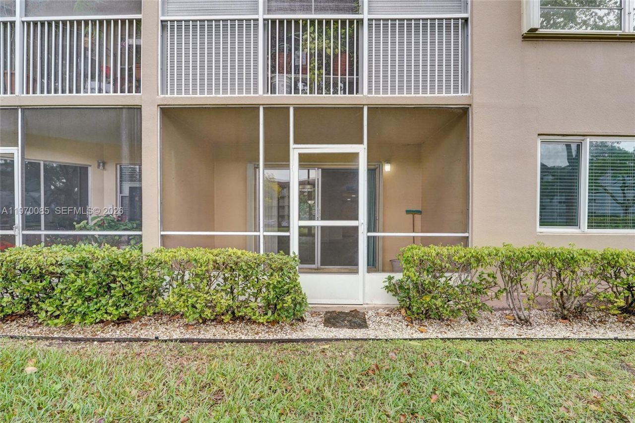 12750 SW 4th Ct, Unit 111J, Pembroke Pines, FL 33027 Photo