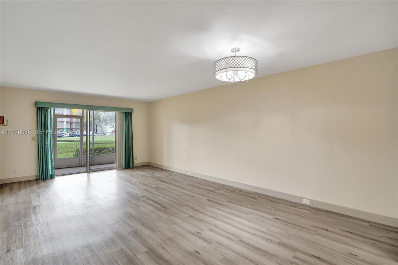 12750 SW 4th Ct, Unit 111J, Pembroke Pines, FL 33027 Photo
