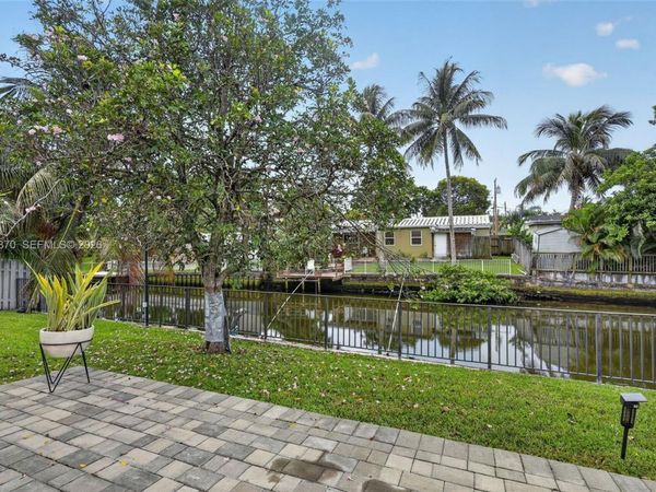 3042 Hayes St, Hollywood, FL 33021