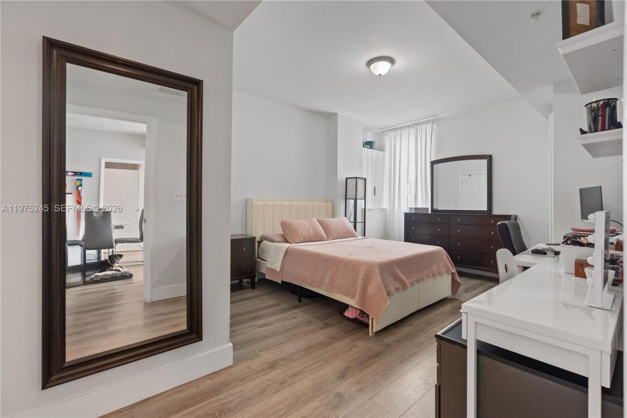 244 Biscayne Blvd , Unit 2410, Miami, FL 33132 Photo