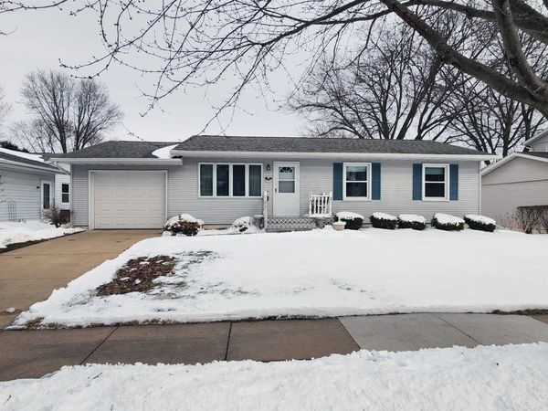 2204 Graham Circle, Dubuque, IA 52002
