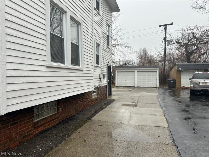 1764 Algonac Road, Cleveland, OH 44112 Photo 2