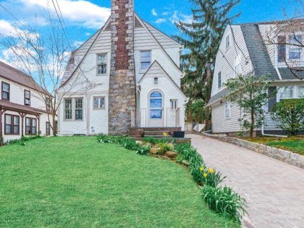 340 Manor Road , Douglaston, NY 11363