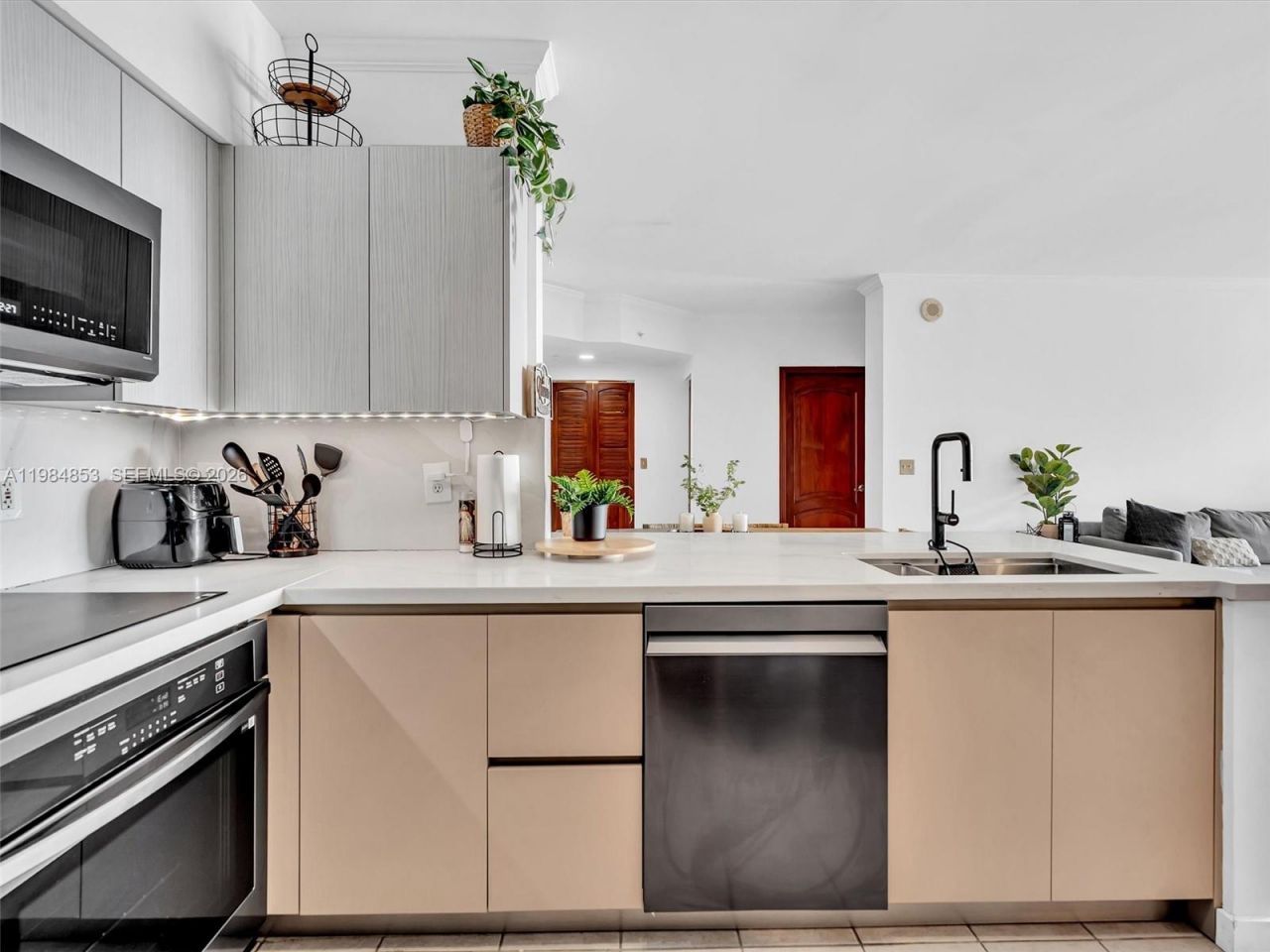 17150 N Bay Rd, Unit 2205, Sunny Isles Beach, FL 33160 Photo