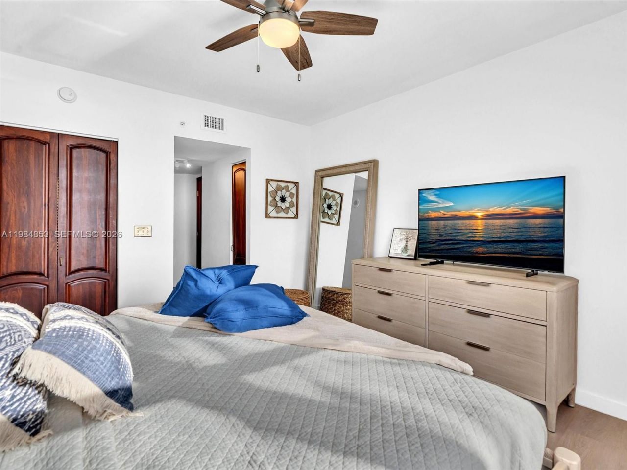 17150 N Bay Rd, Unit 2205, Sunny Isles Beach, FL 33160 Photo