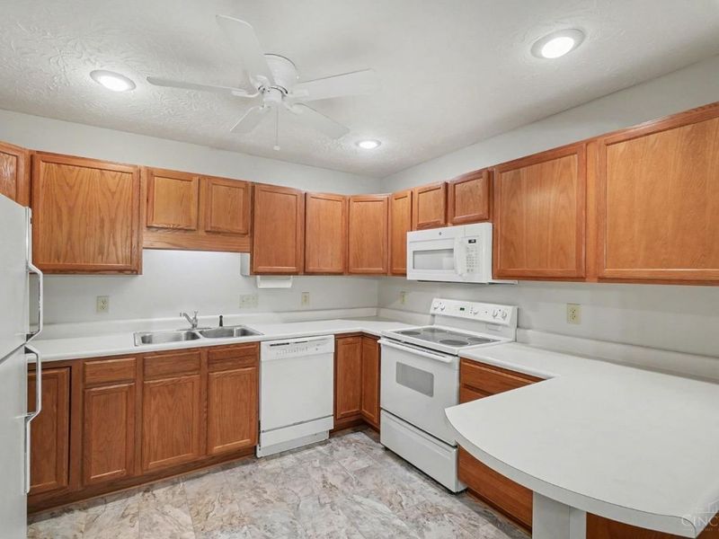 4931 N Arbor Woods Court, Unit 105, Green Township, OH 45248 Photo 6