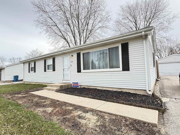 749 Acadia Road, Valparaiso, IN 46385
