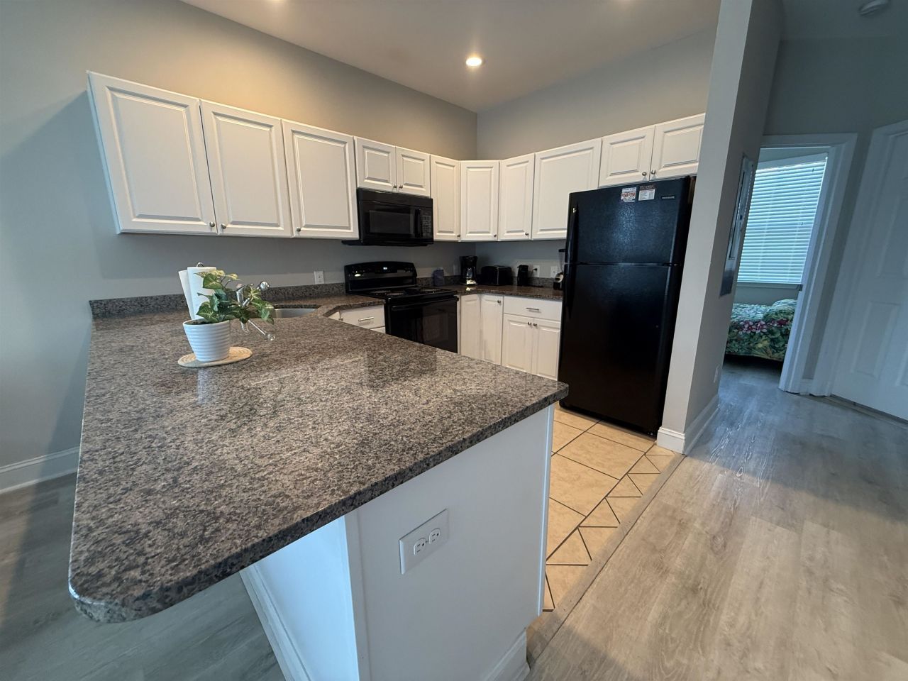 2200 Mystic Ln. Photo 5