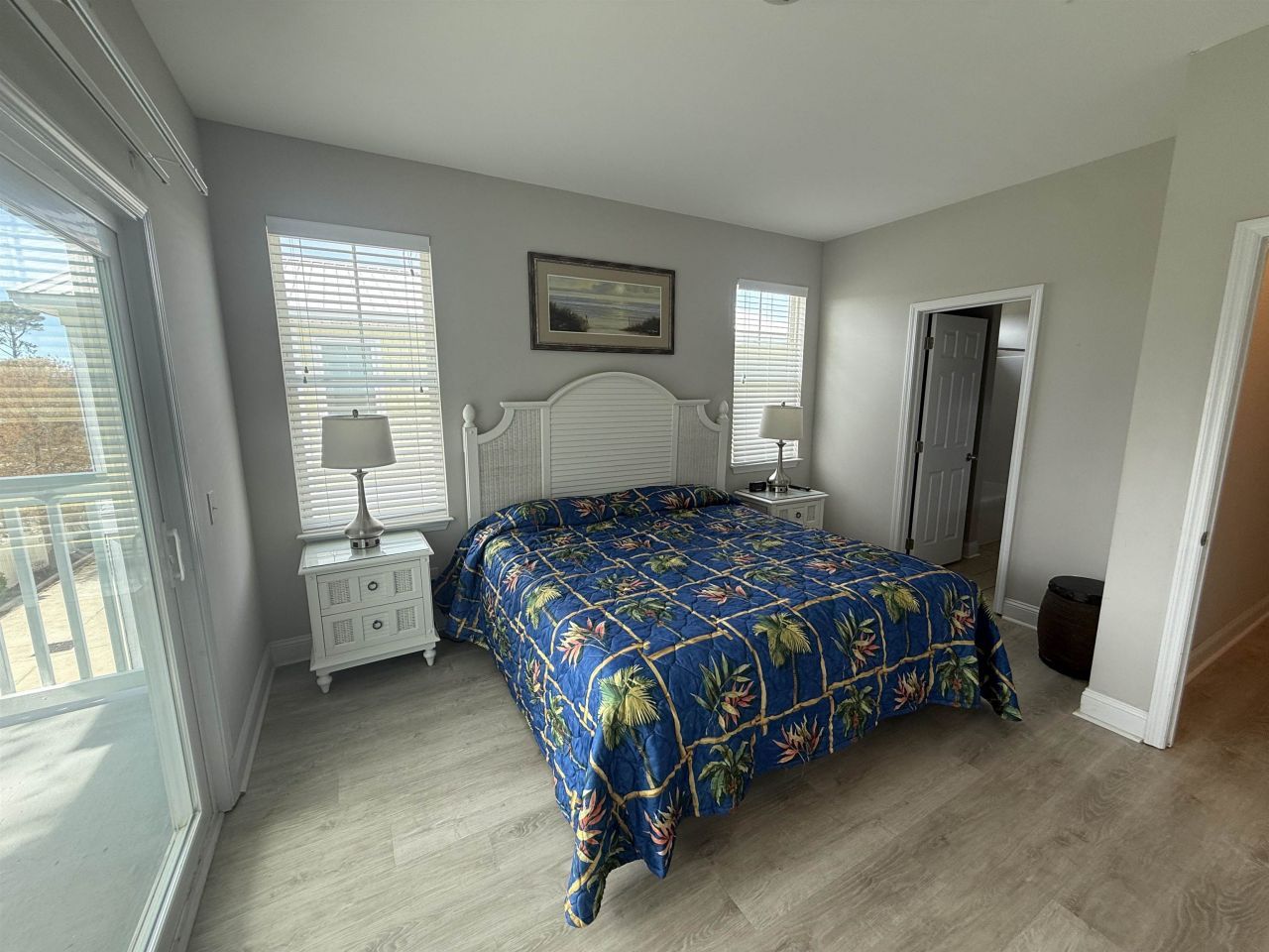 2200 Mystic Ln. Photo 7