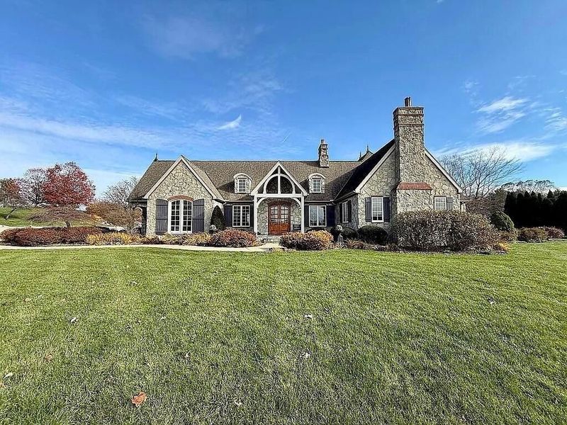 1436 Greenbrier Drive, Mount Vernon, OH 43050 Photo 1