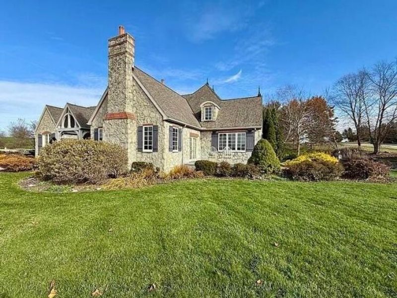 1436 Greenbrier Drive, Mount Vernon, OH 43050 Photo 3