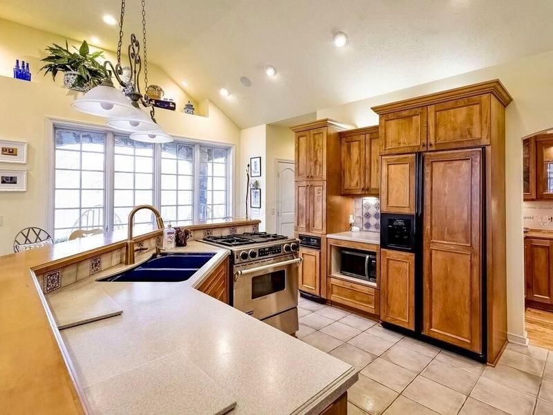 1436 Greenbrier Drive, Mount Vernon, OH 43050 Photo 9