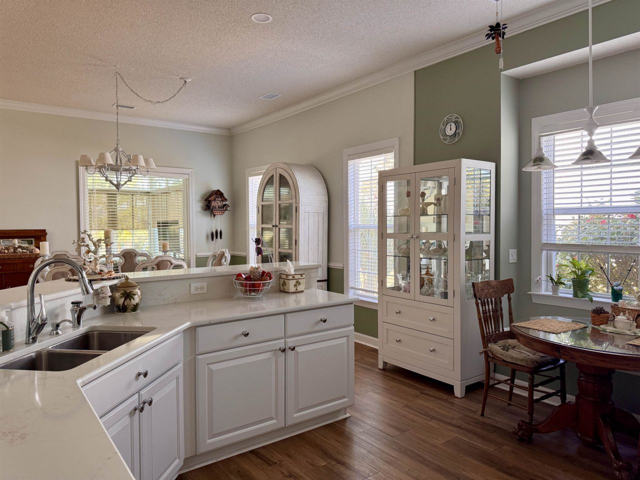 6486 Longwood Dr. Photo 5