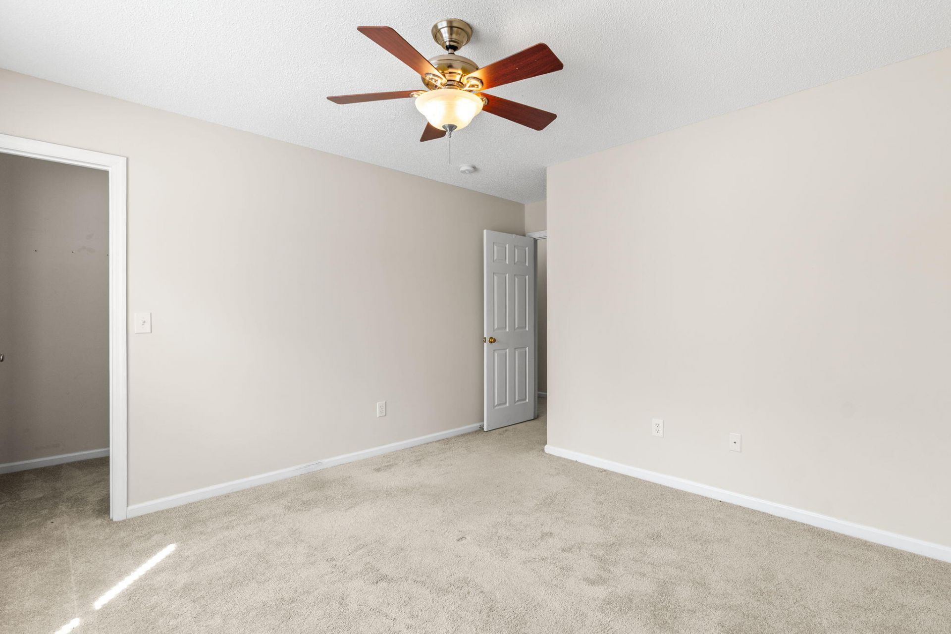 8637 Madelyn Street Photo 12