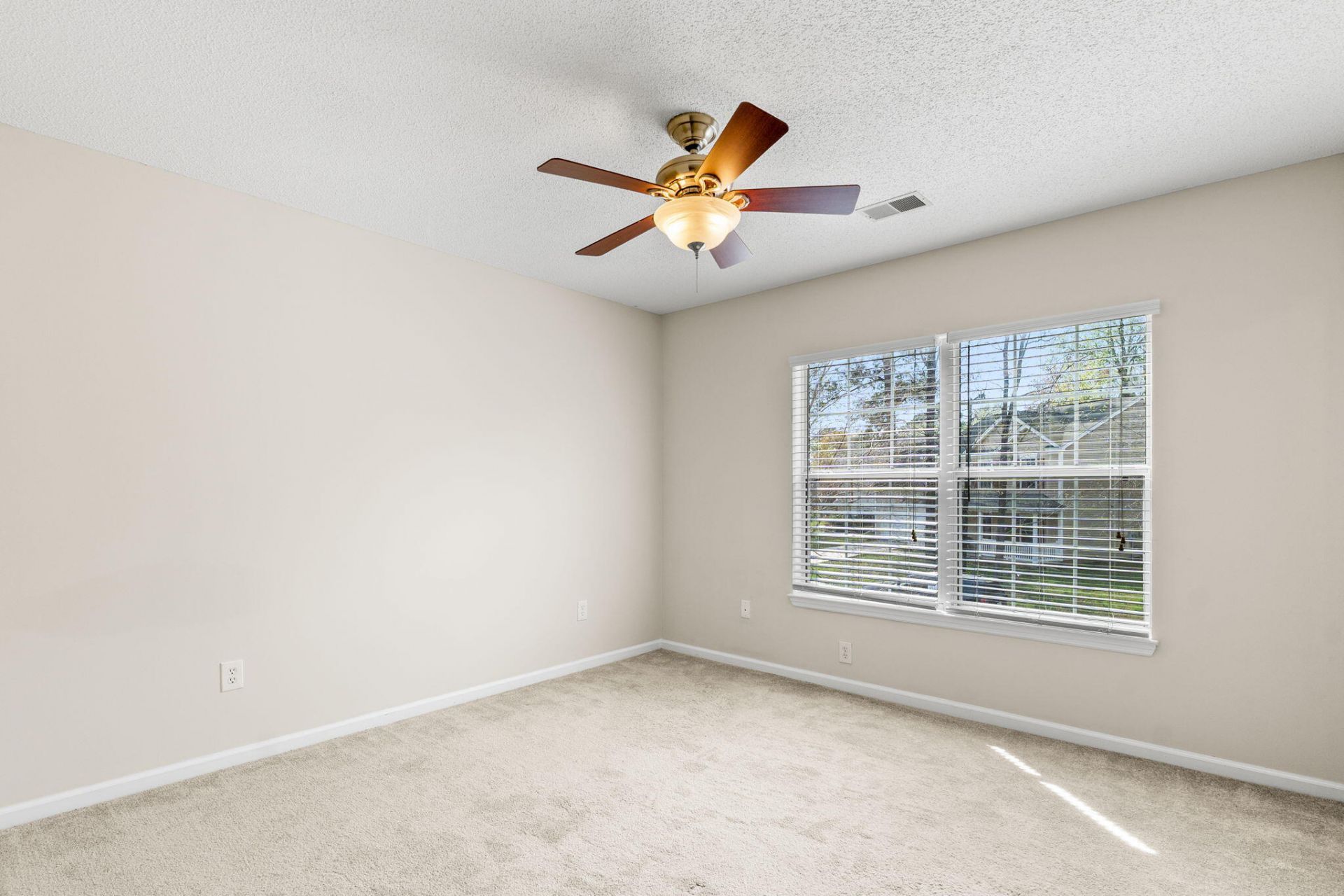 8637 Madelyn Street Photo 13
