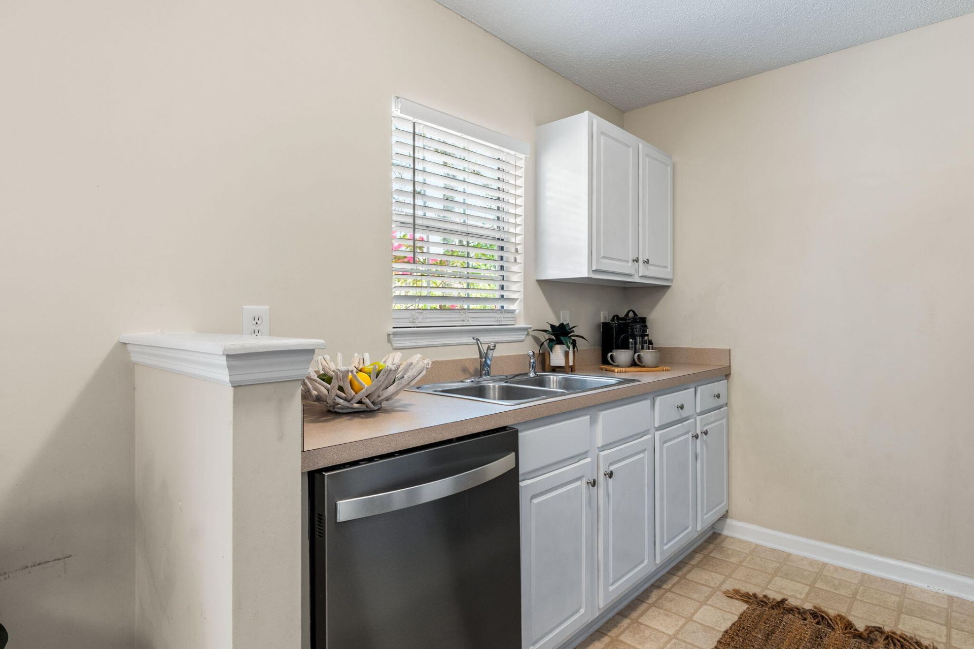 8637 Madelyn Street Photo 9