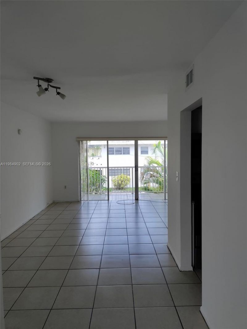 7340 SW 82nd St, Unit C205, Miami, FL 33143 Photo